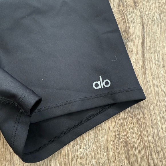 ALO Yoga Black Athletic Shorts with Wide Waistband - Picture 2 of 4